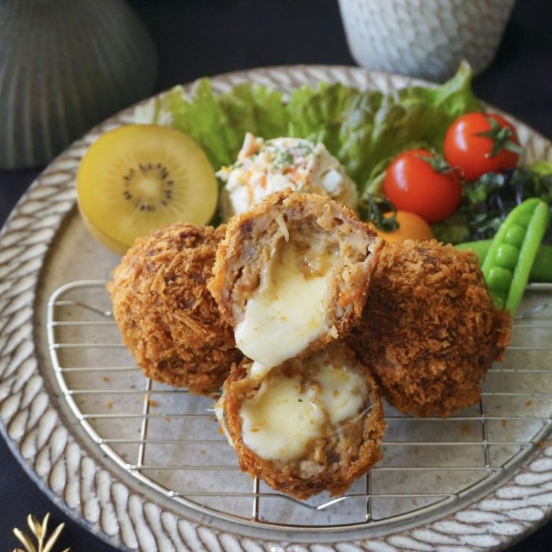 松畜 延岡長寿牛 チーズメンチ【新商品】【業務用】 SNS&浅草店で大人気！！くろげといえばこの商品！】超のびーる